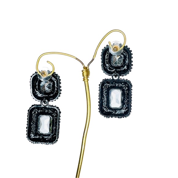 "Red Carpet Ready" - Old Hollywood Style Square Crystal Dangle Pierced Earrings - Picture 4 of 4